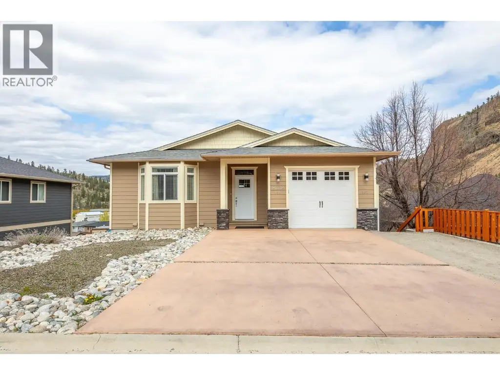 8738 Palmer Place, Summerland
